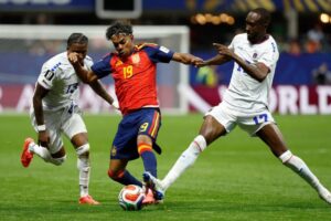 Uruguay bị đánh giá thấp hơn Tây Ban Nha